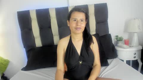 Snapshot of valery_hot692 chatting on June 10, 3:33 pm valery_hot692 online show from June 10, 3:33 pm