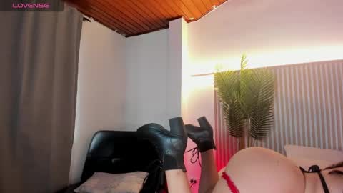valery_kai online show from April 15, 7:58 pm