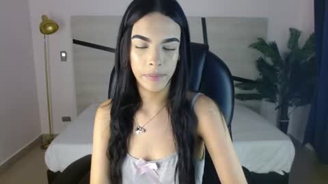 valery_restrepo online show from July 29, 8:29 pm