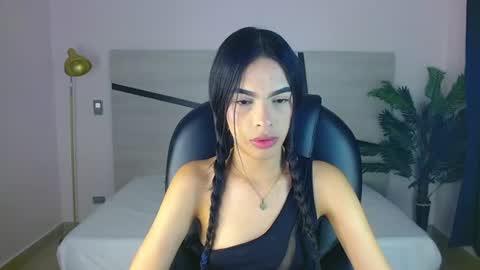 valery_restrepo online show from August 4, 8:44 pm