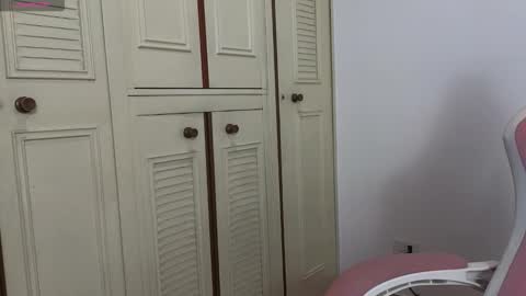 Snapshot of valerylovexxx chatting on October 31, 2:07 pm valerylovexxx online show from October 31, 2:07 pm