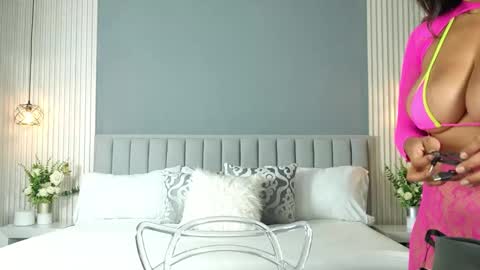 Snapshot of valerynova chatting on October 25, 11:40 am Carla online show from October 25, 11:40 am