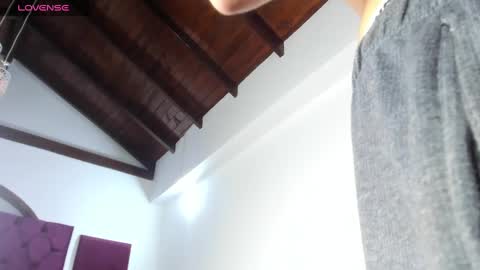 Valery Stonne  online show from September 9, 8:08 pm