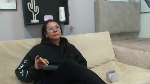 valevicious online show from February 25, 1:39 pm