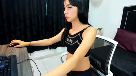 Snapshot of valey_nicole chatting on June 14, 10:45 pm valey_nicole online show from June 14, 10:45 pm
