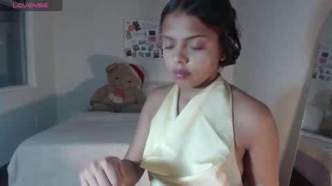 Snapshot of valientegirl_ chatting on November 30, 2:37 am VALIENTE online show from November 30, 2:37 am