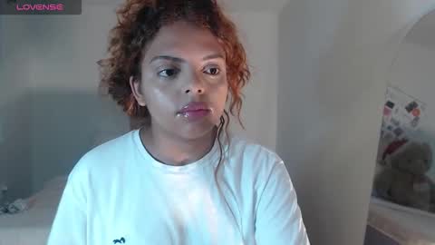 Snapshot of valientegirl_ chatting on December 1, 12:15 am VALIENTE online show from December 1, 12:15 am