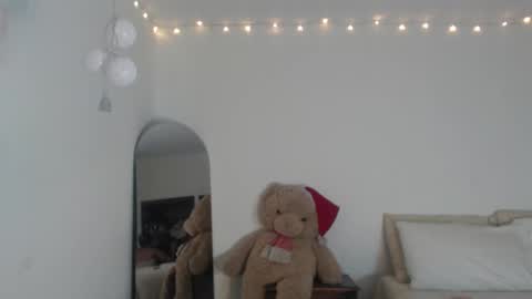 VALIENTE  online show from February 21, 12:55 am