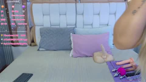 Valkiria moore  online show from February 26, 8:08 pm