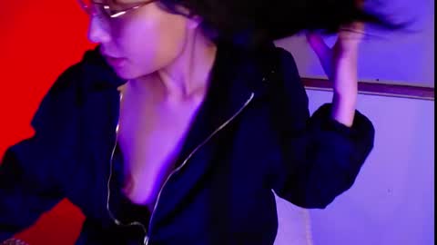 valkiry_ online show from November 17, 3:45 am