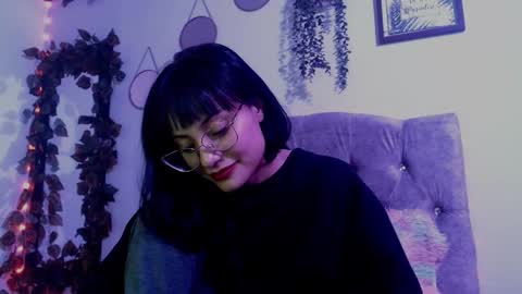 valkiry_ online show from February 19, 11:34 pm