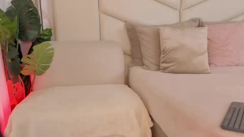 ValkyBes online show from June 7, 11:52 pm