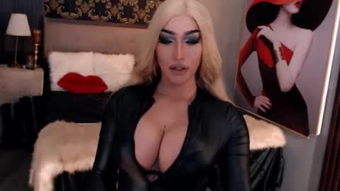 Snapshot of valkyriemajesty chatting on June 27, 8:19 am valkyriemajesty online show from June 27, 8:19 am