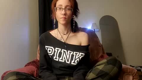 Snapshot of valleriestarr chatting on February 18, 3:10 am Vallerie Starr online show from February 18, 3:10 am