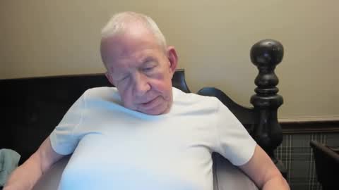 Snapshot of valleylaker chatting on December 15, 9:24 am valleylaker online show from December 15, 9:24 am