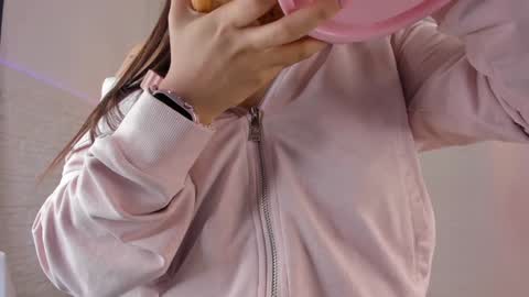 Snapshot of valloletsamar chatting on January 8, 11:32 am Vallolet Peach  online show from January 8, 11:32 am