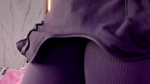 Snapshot of valloletsamar chatting on November 8, 11:43 am Vallolet Peach online show from November 8, 11:43 am