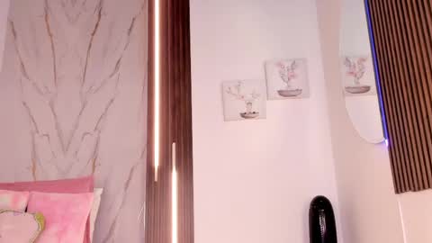 Vallolet Peach  online show from April 26, 12:14 pm