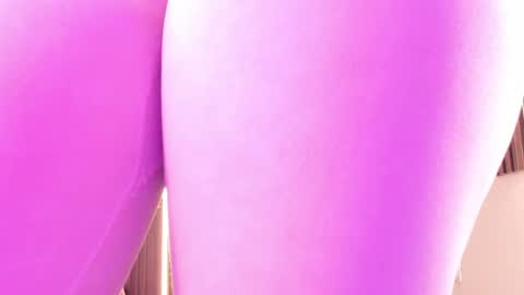 Vallolet Peach  online show from April 28, 12:10 pm