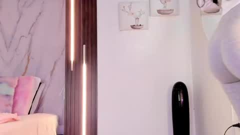 Snapshot of valloletsamar chatting on May 6, 12:21 pm Vallolet Peach online show from May 6, 12:21 pm