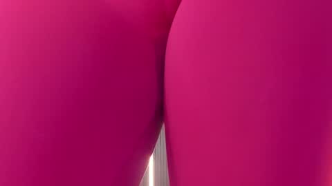 Snapshot of valloletsamar chatting on June 12, 12:04 pm Vallolet Peach online show from June 12, 12:04 pm