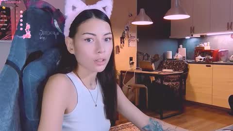 Snapshot of valorant_girl chatting on October 28, 5:15 pm Little Devil online show from October 28, 5:15 pm