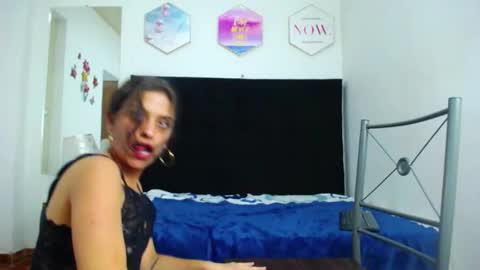 Snapshot of vamarap chatting on October 24, 2:52 am amara online show from October 24, 2:52 am