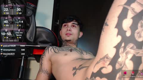 Snapshot of vampiredavyd chatting on December 27, 6:14 am david guzman i model independenthelp me with a thumbs up online show from December 27, 6:14 am