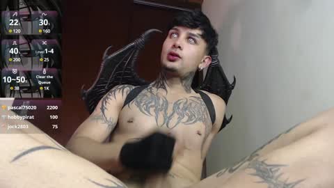 Snapshot of vampiredavyd chatting on January 7, 3:03 am david guzman i model independenthelp me with a thumbs up online show from January 7, 3:03 am