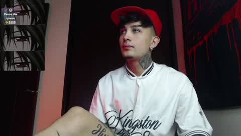 Snapshot of vampiredavyd chatting on January 7, 11:35 pm david guzman i model independenthelp me with a thumbs up online show from January 7, 11:35 pm