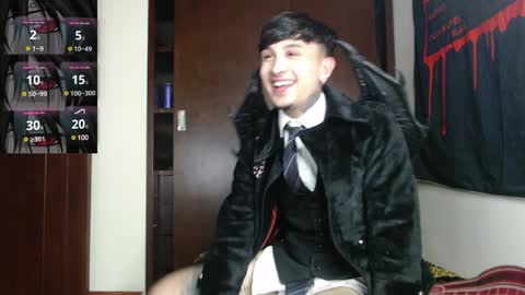 Snapshot of vampiredavyd chatting on January 9, 11:45 pm david guzman i model independenthelp me with a thumbs up online show from January 9, 11:45 pm