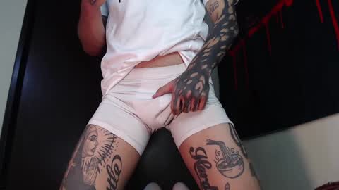 Snapshot of vampiredavyd chatting on February 2, 12:30 am david guzman i model independenthelp me with a thumbs up online show from February 2, 12:30 am