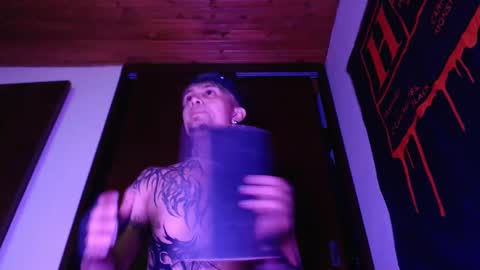 Snapshot of vampiredavyd chatting on February 13, 6:09 am david guzman i model independenthelp me with a thumbs up online show from February 13, 6:09 am