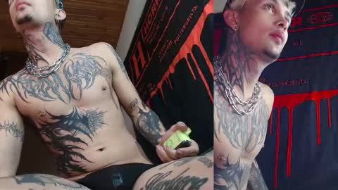 Snapshot of vampiredavyd chatting on February 19, 4:44 am david guzman i model independenthelp me with a thumbs up online show from February 19, 4:44 am