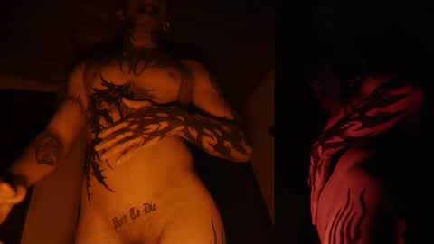 Snapshot of vampiredavyd chatting on February 24, 6:38 am david guzman i model independenthelp me with a thumbs up online show from February 24, 6:38 am