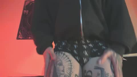 Snapshot of vampiredavyd chatting on September 10, 1:05 am david guzman i model independenthelp me with a thumbs up online show from September 10, 1:05 am