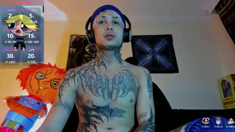 Snapshot of vampiredavyd chatting on October 7, 3:14 am david guzman i model independenthelp me with a thumbs up online show from October 7, 3:14 am