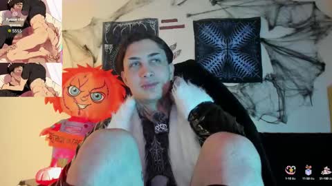 Snapshot of vampiredavyd chatting on October 12, 3:38 am david guzman i model independenthelp me with a thumbs up online show from October 12, 3:38 am