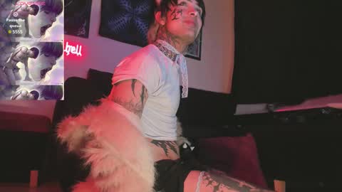 david guzman i model independenthelp me with a thumbs up online show from January 19, 1:53 am