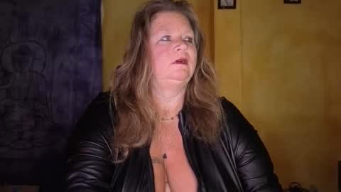 vampwoman online show from February 8, 9:45 am