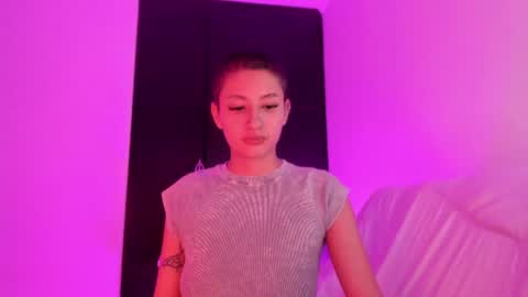 Snapshot of vandalovee chatting on June 19, 5:12 am Babi Alu online show from June 19, 5:12 am