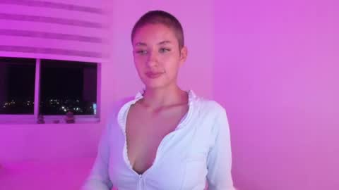 Snapshot of vandalovee chatting on June 30, 3:51 am Babi Alu online show from June 30, 3:51 am