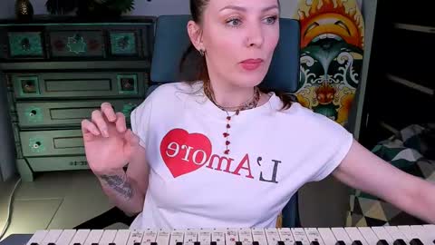 Vanda online show from February 9, 2:29 pm