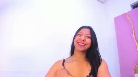 Snapshot of vanelin18 chatting on November 18, 9:08 pm Vane online show from November 18, 9:08 pm