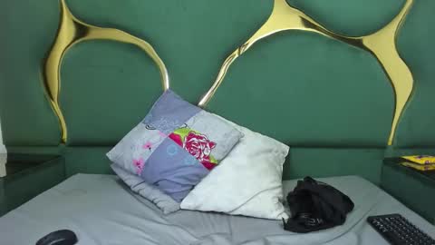 Snapshot of vanelin18 chatting on December 5, 7:21 pm Vane online show from December 5, 7:21 pm