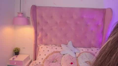 Snapshot of vanelope_evans_ chatting on December 17, 1:06 pm vanelope_evans_ online show from December 17, 1:06 pm