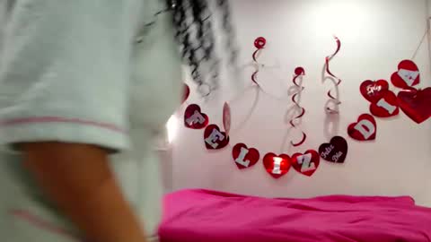 Snapshot of vanesam chatting on February 16, 8:11 pm vanessa and samantha online show from February 16, 8:11 pm