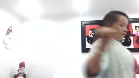 Snapshot of vanesam chatting on December 15, 11:47 am vanessa and samantha online show from December 15, 11:47 am