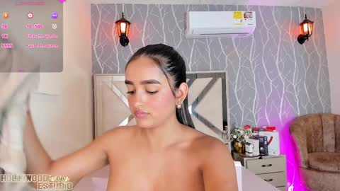Snapshot of vanessa_guzman1 chatting on December 26, 3:42 pm online show from December 26, 3:42 pm