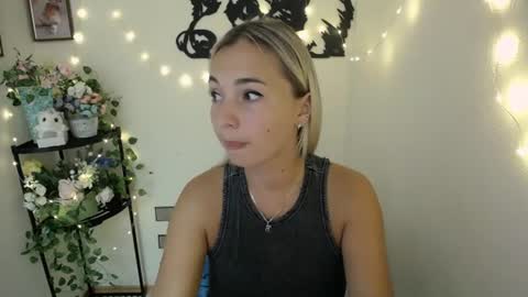 Snapshot of vanessa_joy_ chatting on June 30, 7:42 am Vanessa online show from June 30, 7:42 am